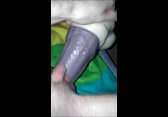 二つの欲情レズビアンは相互strokingによって高いです 無料 女性 アダ