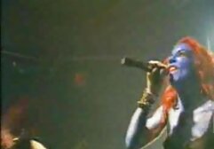 若い女の子は浴室で自分自身をロックし、自慰行為を始めた 女の子 向け アダルト