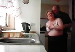 芝生の上のMeggan アダルト 女性 安全