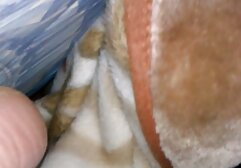 バスルームの床に白いお尻の雌犬を叩いてNigga 女性 av 安心