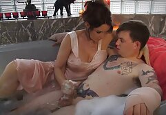 ひよこは彼にフェラを残して、彼を訪問するために彼女の恋人を招待 女の子 の アダルト ビデオ