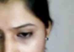 主婦は夫がサッカーを見ている間に台所のテーブルの上に猫を舐める 女の子 向け エッチ な 動画