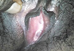 女の子は赤いドレスを試 女の子 安心 av