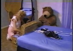 オクサナはバイブレーターで彼女の禿げた猫を自慰行為をする エッチ 無料 女性